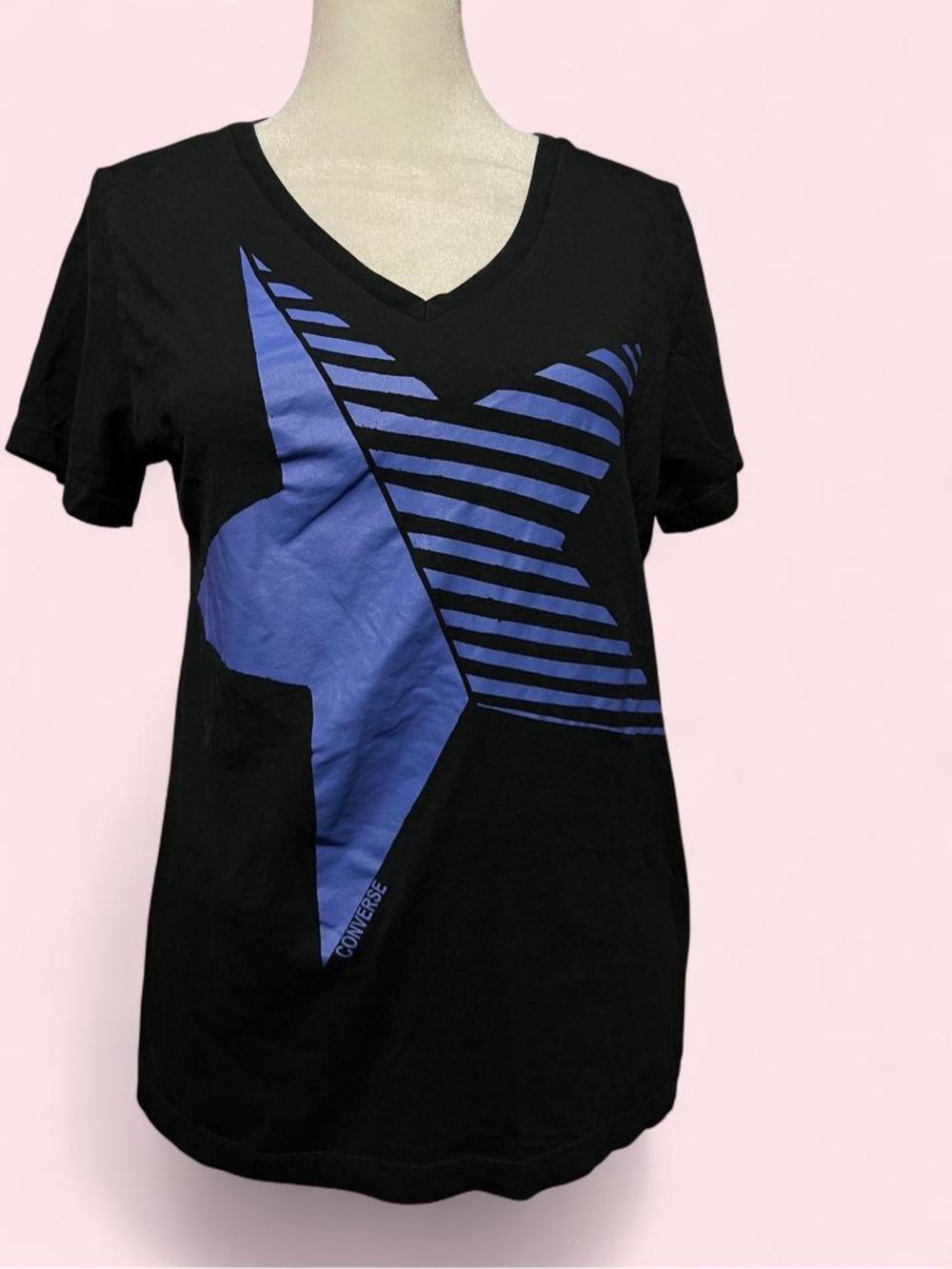 Medium Converse Women’s Black V-Neck Star Graphic Tee in Blue